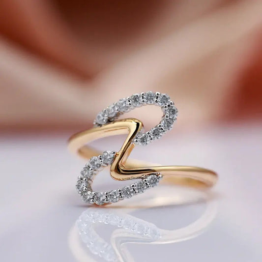 Elegant Ring Shiny Waves in Gold