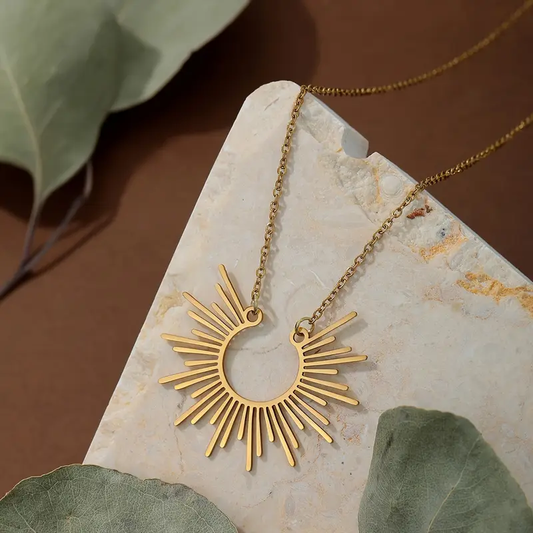 Sunbeam Glow I Solar Golden Necklace